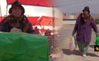 يمينة.. أرملة من الناظور تتنقل بين الأسواق الأسبوعية لبيع "الميكا" لكي تعيل إبنين معاقين