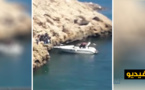 شاهدوا.. قارب ترفيهي يحمل أكثر من عشرين "حراكا" في واضحة النهار انطلاقا من شاطئ بمليلية 