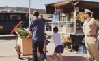 بالصور.. السلطات المحلية تشن حملة على الباعة المتجولين بكورنيش الناظور 