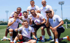 مهاجم المنتخب الوطني المغربي  يغادر معسكر "الأسود" والجامعة تتدخل