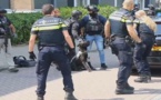 الشرطة الهولندية تعثر على سلاح آلي ومخدرات وذخيرة وأموال بأحد المنازل بروتردام