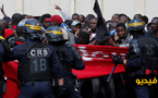 بالفيديو... مهاجرون بدون أوراق الإقامة ينظمون مظاهرة إحتجاجية عارمة في باريس للمطالبة بتسوية وضعيتهم