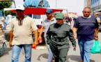 القائدة بالمقاطعة الأولى تشرف على عملية توزيع أكياس بلاستيكية على تجار السوق الأسبوعي بالدريوش