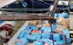 شاهدوا بالفيديو.. توقيف قارب صيد محمل بأكثر من ثلاثة أطنان ونصف من بالات الحشيش 