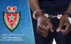 عناصر الشرطة تعتقل غينيا يحتجز ويبتز المهاجرين السريين