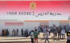 آباء وأولياء تلاميذ مدرسة إدريس الأول بحي بويزازرن يشتكون من غياب الكهرباء والماء عن المؤسسة 