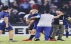 النجم الريفي أمرابط يدخل في شجار على أرضية الملعب مع لاعب البارصا السابق تشافي
