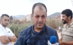 عون سلطة تابع لجماعة بوعرك يحاول منع مراسل صحفي من تغطية وقفة احتجاجية