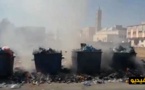 شاهدوا.. حرق الأزبال وغياب شاحنات جمعها لأزيد من اسبوع يغضب ساكنة بويزازارن بالناظور