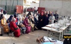 رئيس المجلس الجماعي للناظور بالنيابة يوزع الات الخياطة على نساء حي ترقاع 