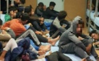 قاصرون مغاربة "في شبه معتقلات" في مليلية.. نوم تحت الأسرة واكتظاظ يهدد حياتهم