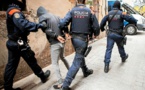 الشرطة الكتالونية تطيح بتسعة مغاربة يروجون الحشيش والكوكايين 