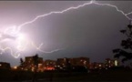 نشرة إنذارية.. زخات رعدية محليا قوية بعدد من مناطق المملكة