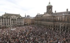  هولندا.. آلاف المتظاهرين يخرقون تدابير كورونا احتجاجا على مقتل"فلويد"