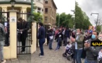 عشرات المغاربة العالقين بألمانيا يحتجون أمام القنصلية المغربية بدوسلدورف 