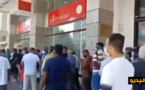 فوضى أمام إحدى وكالات الأسفار بعد الإعلان عن برمجة رحلات لعودة المغاربة المقيمين بالخارج