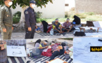 تداعيات كورونا تدفع بائعين متجولين وعائلتيهما إلى الاعتصام وسط ساحة مسجد بالناظور 