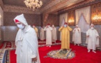 الملك يؤدي صلاة العيد دون خطبة وينحر الأضحية بالقصر الملكي في المضيق