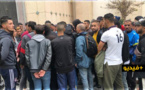 شاهدوا.. هروب عدد من المغاربة "كدّستهم" سلطات إسبانيا داخل "مخزن للسلع" في سبتة