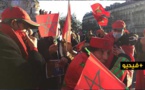 مئات المغاربة يتظاهرون في باريس ويشيدون بتدخل المغرب في الصحراء