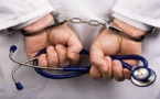 إيداع الطبيبين المتورّطين في المتاجرة بتحاليل كشف كورونا السجن بأمر من قاضي التحقيق