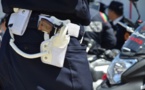 مقدّم شرطة يشهر السّلاح لإيقاف شخصين هاجما رجال أمن وهدّداهم بـ"سيف""