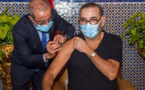  الملك محمد السادس يعطي الانطلاقة الرسمية لحملة التلقيح بتلقي الجرعة الأولى