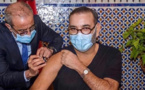 صورة الملك وهو يتلقى اللقاح تشعل منصات التواصل الاجتماعي