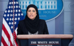 من تكون المسؤولة التي تحدثت إلى الأمريكيين في البيت الأبيض مرتدية الحجاب؟