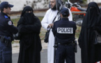 فرنسا تطرد مسلما من العمل بسبب مواظبته على أداء الصلاة