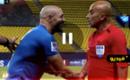 شاهدوا.. لقطة طريفة للدولي الريفي أمرابط مع حكم مباراة النصر بدوري أبطال آسيا
