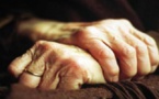 شاب يقتحم منزل عجوز عمرها 80 سنة ويغتصبها 