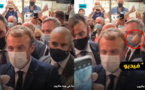 محتج يرشق الرئيس الفرنسي إيمانويل ماكرون بالبيض في ليون