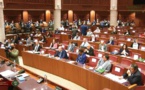 البرلمانيون يتخلون عن الكمامة والمواطنون يؤدون الغرامات في الأماكن العامة 