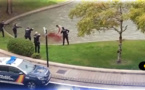 شاهدوا... مهاجر  ينهي حياته بطريقة مأساوية أمام أعين الشرطة الإسبانية
