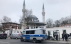ألمانيا.. 100 ملثم يهاجمون مسجدا ويحطمون نوافذه