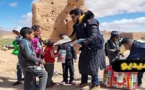  بمساهمة من الجالية.. بويعوماذ يوزع مساعدات غذائية ومالية في الأطلس