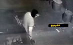 شاهدوا.. اقتحم سيارة وسرق محتوياتها