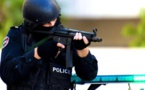 الشرطة تطلق الرصاص لإيقاف شخص هدد المواطنين بالسلاح الأبيض
