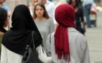فرنسا.. مرشحة اليمين المتطرف تهدد بالمعاقبة على ارتداء الحجاب إذا فازت في الانتخابات الرئاسية