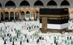 وزارة الحج والعمرة السعودية تمنع المعتمرين من التصوير وتدعو إلى التفرغ للعبادة