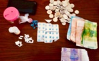 فرقة محاربة العصابات توقف ثلاثينيا يتاجر في المخدرات والمؤثرات العقلية