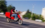 يستعملان خدمة توصيل الطلبيات لتوزيع الكوكايين.. توقيف شخصين بحوزتهما كمية من المخدرات