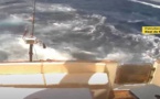 زورق دورية مغربي يطرد قوارب من المياه الإسبانية 