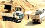الدرك يحجز شاحنة ويوقف سائقها بسبب سرقة الرمال من نهر ملوية برأس الماء