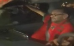 شاهدوا.. الملك محمد السادس يرتدي زي أسود الأطلس ويشارك المواطنين فرحتهم