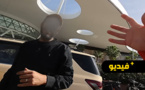 شاهدوا.. سائق "طاكسي" يحتال على سائح بريطاني.. وهذا ما قررته السلطات في حقه