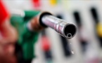 أسعار المحروقات تشهد تراجعا طفيفا في محطات الوقود