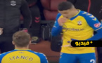 شاهدوا.. الحكم يوقف مباراة في الدوري الإنجليزي من أجل السماح للاعب مغربي بتناول التمر