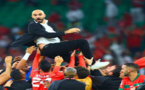 الركراكي يتوج بجائزة أفضل مدرب في العالم